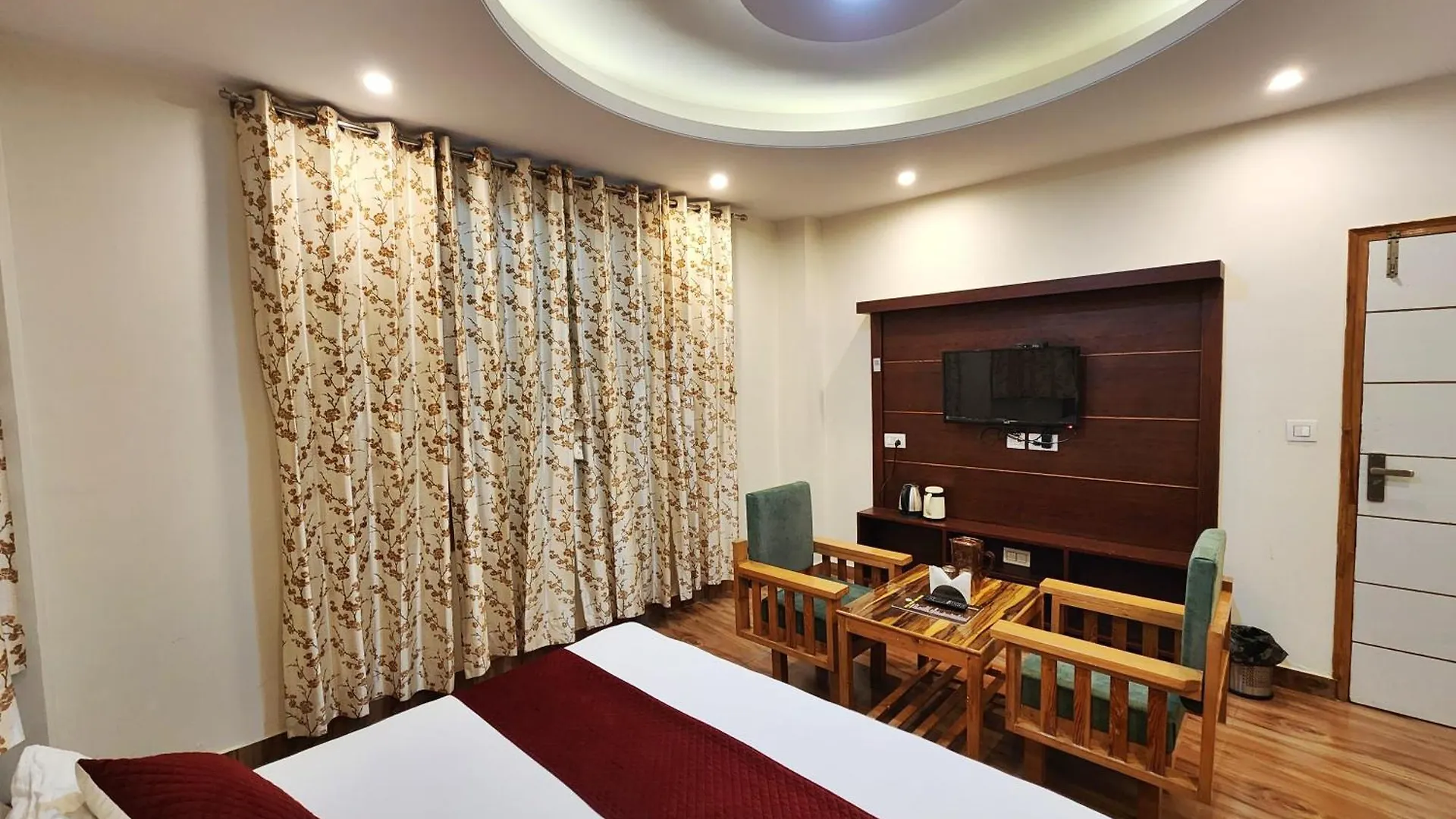 Bed & Breakfast Royal Cedar B&B Simla