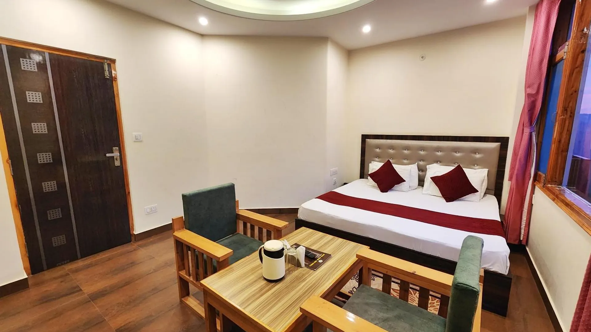 Bed & Breakfast Royal Cedar B&B Simla