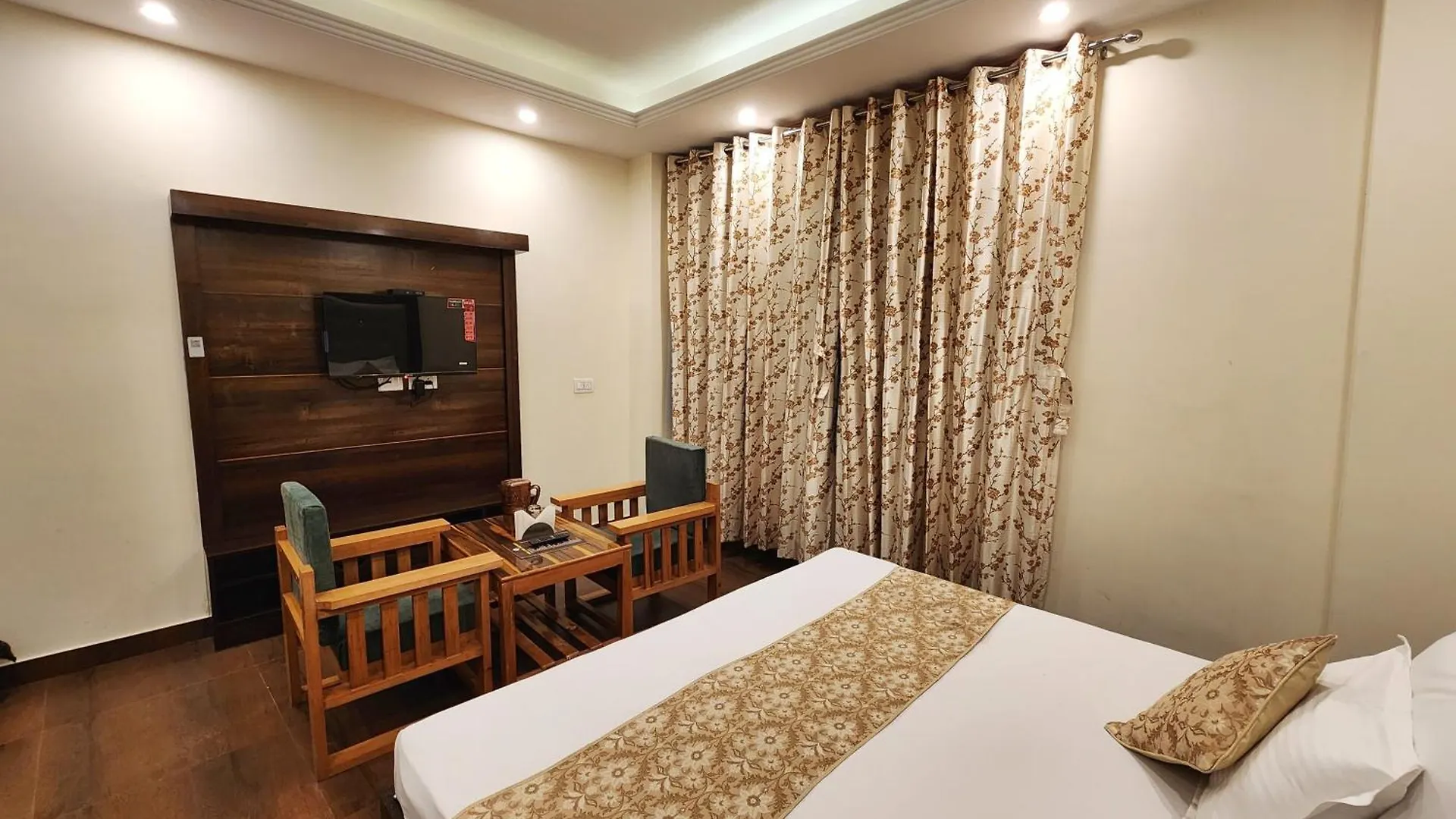 Royal Cedar B&B Simla Bed & Breakfast