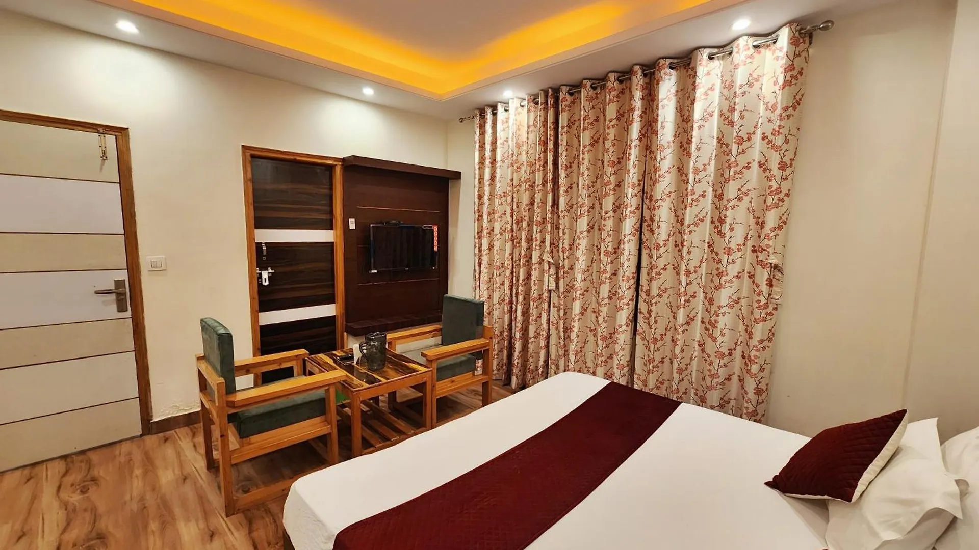 Bed & Breakfast Royal Cedar B&B Simla